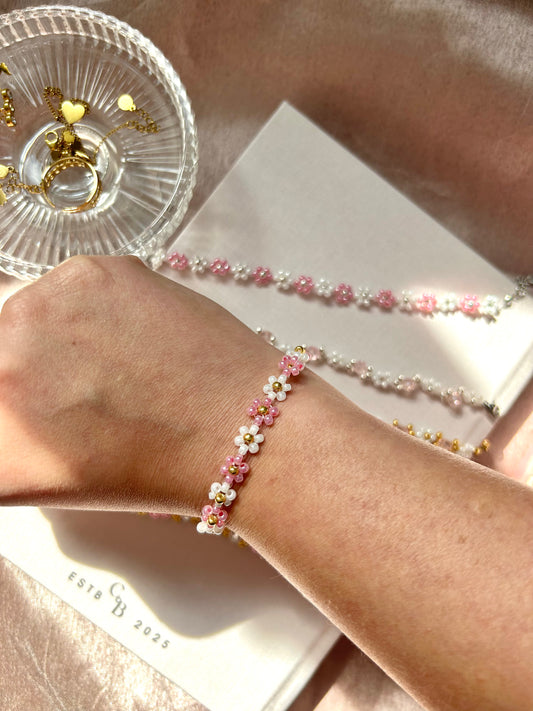 handgemaakte bloemen armband met wit roze en goud